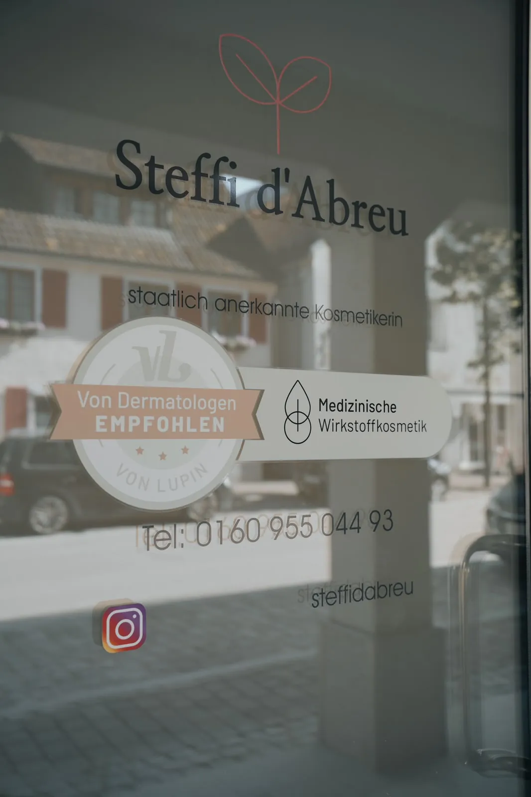 Eingangstür des Kosmetikstudios Steffi d'Abreu